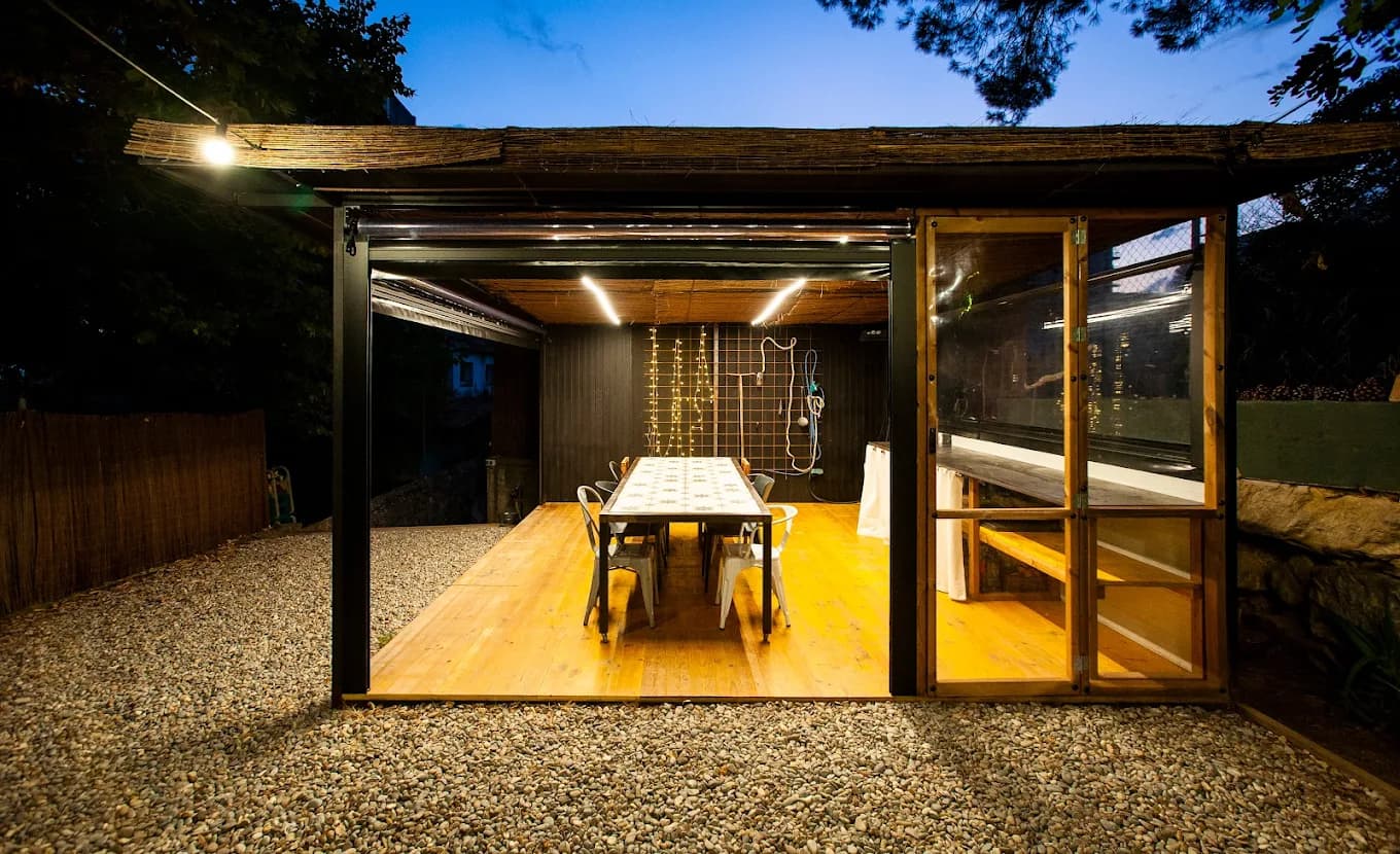 Estudio exterior de noche